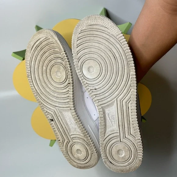 👟 NIKE AIR FORCE ONES - WOMANS SIZE 7 👟 - Picture 6 of 9
